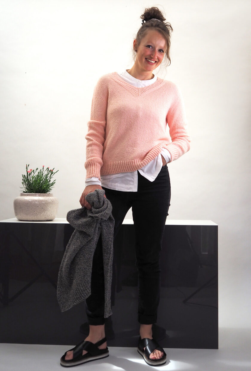 Regina Moessmer I V-BASICS PULLOVER – Bild 5
