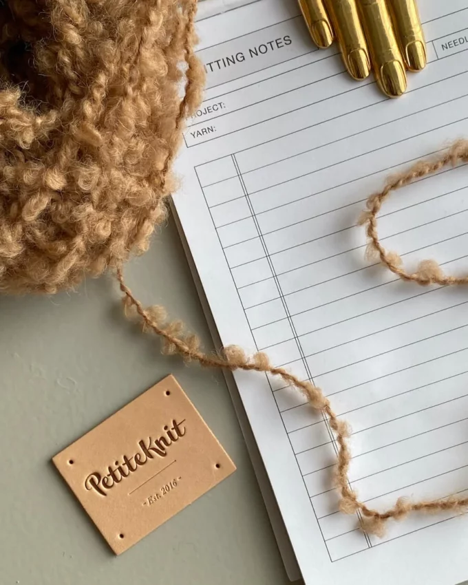 PetiteKnit I Leder Label