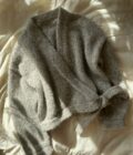 My Favourite Things Knitwear I LEVITATE WRAP (Originalwolle) – Bild 7