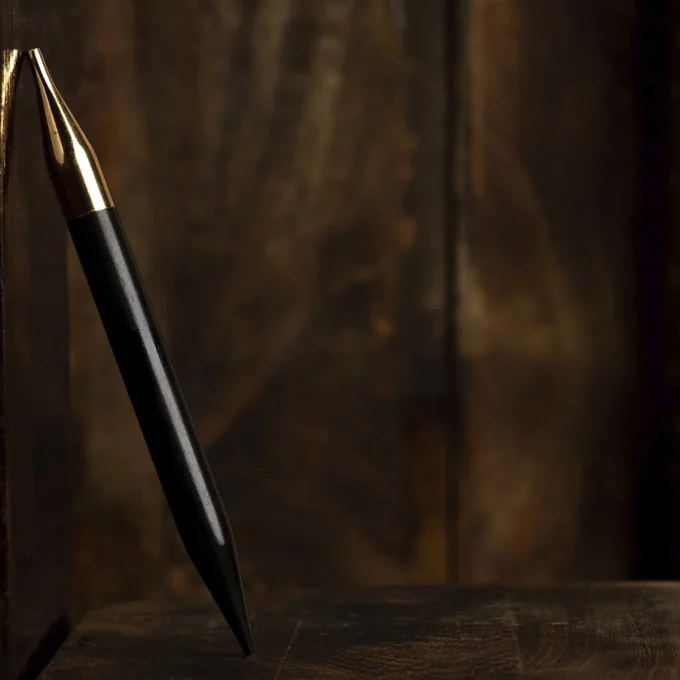 Lantern Moon I 13 cm lange Nadelspitzen Ebenholz