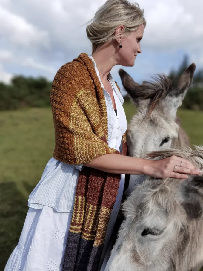 LITLG I ISSUE 7 Into the Hills Cabin Living