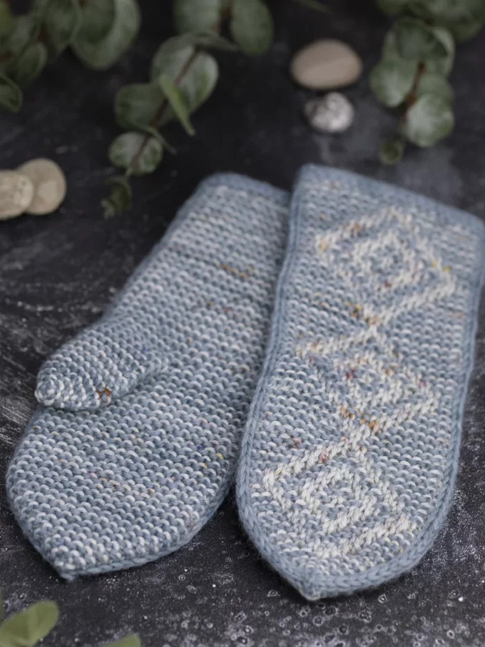 LITLG I ISSUE 7 Into the Hills Cabin Living