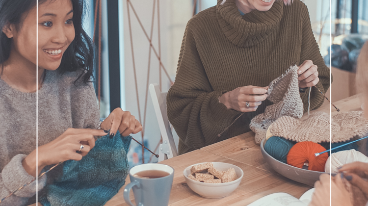 Von der Maschenprobe bis zum Meisterwerk: Teamwork beim Stricken