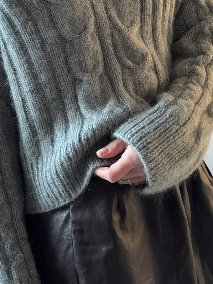 Otherloops I Tulip Loop V Neck