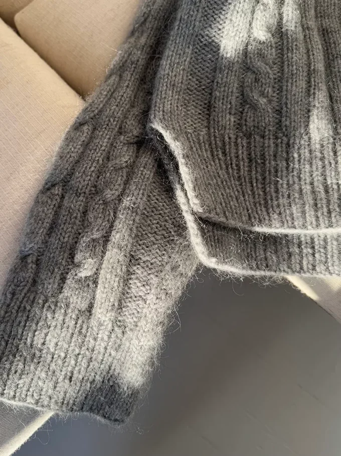 Otherloops I Tulip Loop V Neck