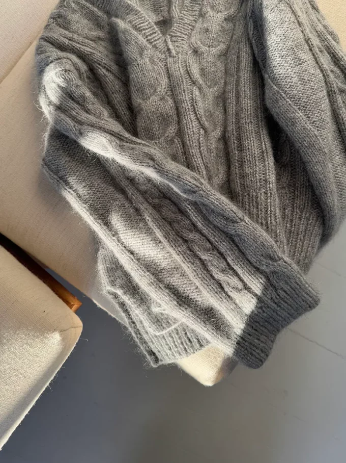 Otherloops I Tulip Loop V Neck