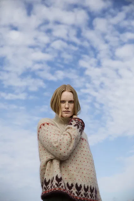 Otherloops I Flower Loop Sweater – Bild 4