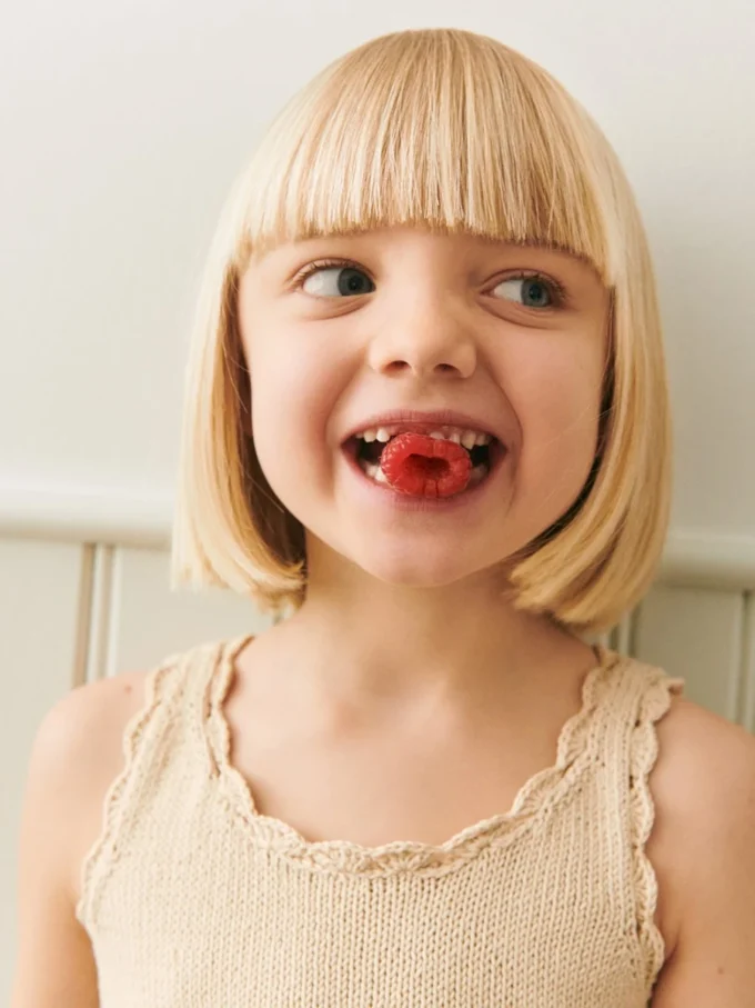 Sandnes Garn I Roselyn Singlet Junior (2603-4a)