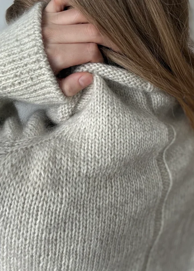 Aegyoknit I Volare Cape Sweater - YAK