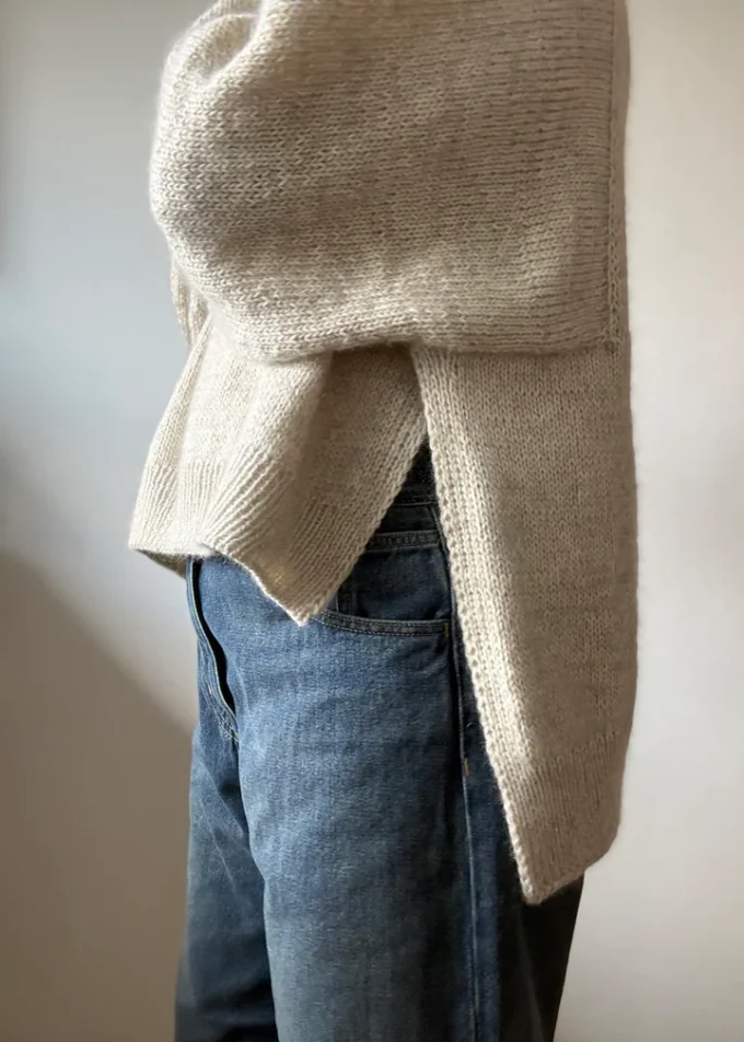 Aegyoknit I Volare Cape Sweater - YAK